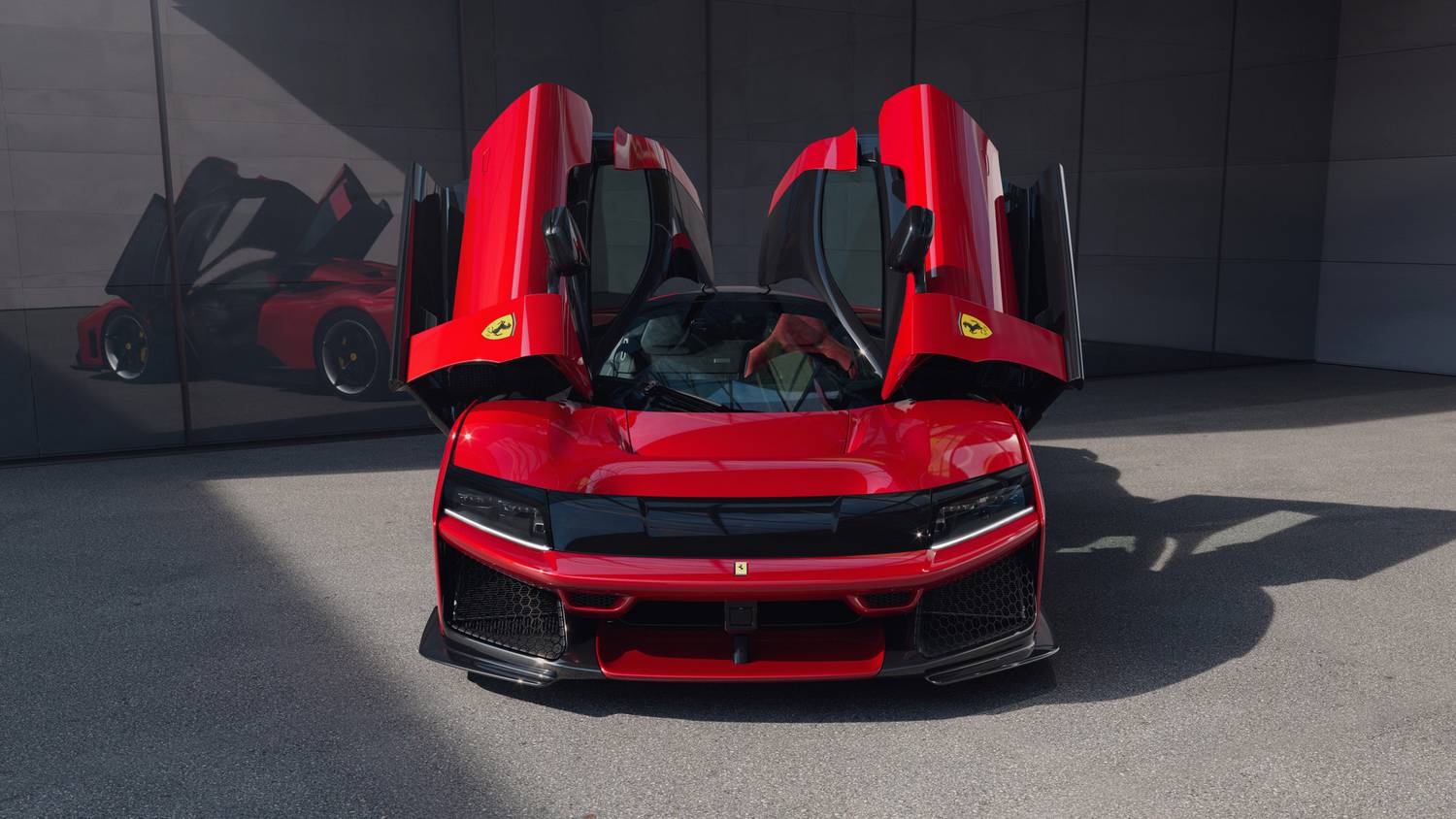 Kamu váltóval érkezhet az első elektromos Ferrari