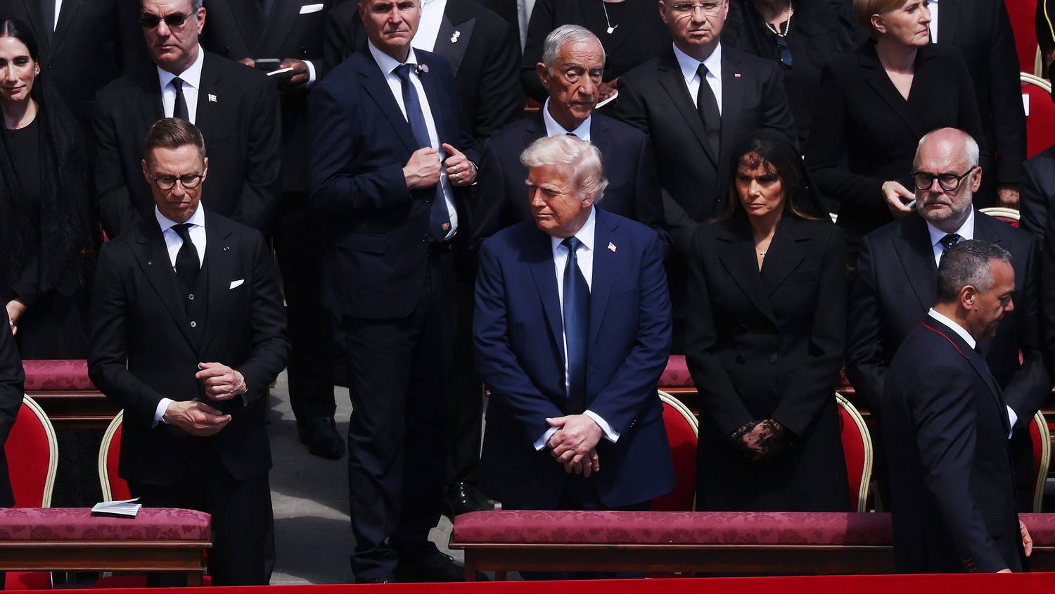 Donald Trump eltrollkodta Ferenc pápa temetését
