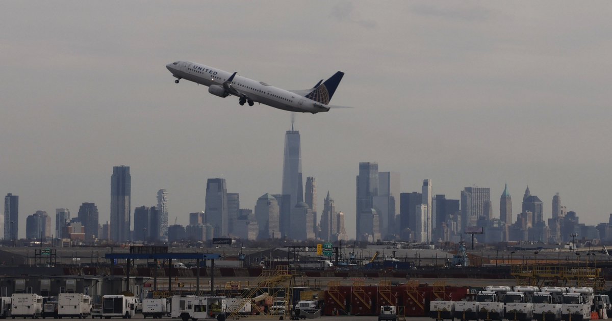 Káosz New Yorkban, napi több tucat járatát törölte egy amerikai légitársaság