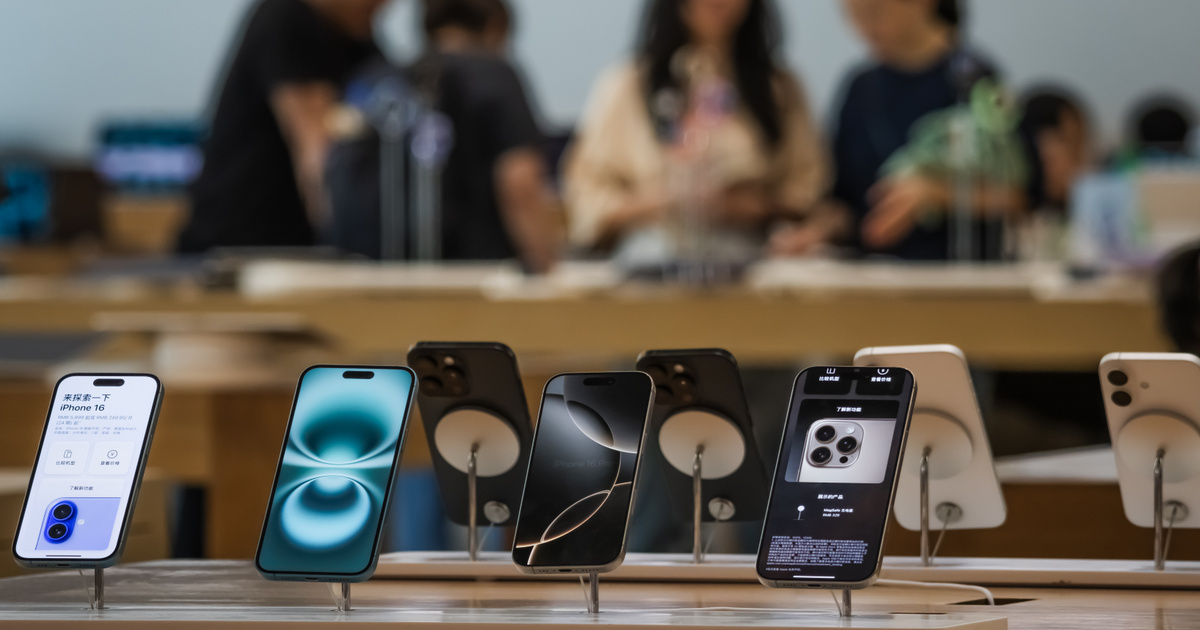 Feje tetejére áll az Apple, félévente jönnek majd az új iPhone-ok