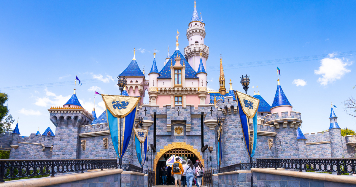 Nem akármilyen helyen nyitja meg új vidámparkját a Disney