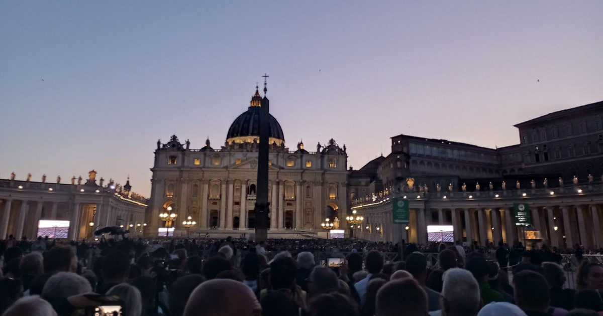 Zajlik az Ă©let a Vatikánban, Ăgy vártuk az elsĹ‘ fĂĽstöt