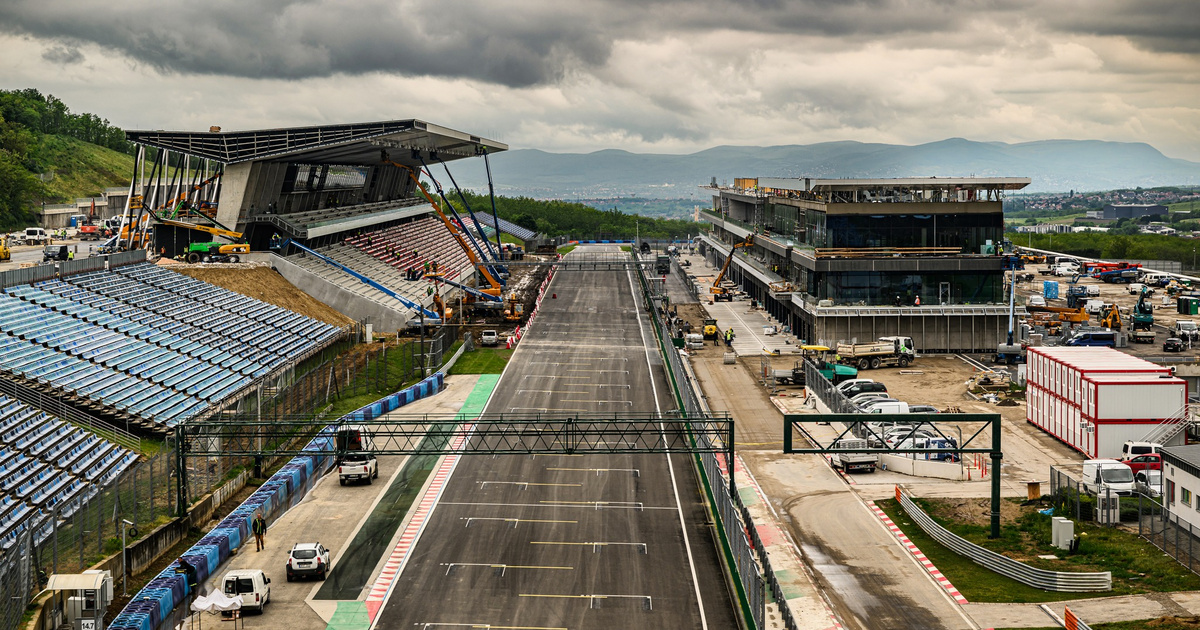 ĂŤgy nĂ©z ki a Hungaroring a felĂşjĂtás elkĂ©szĂĽltĂ©nek kapujában