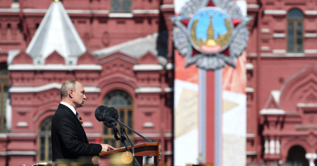 Vlagyimir Putyin a Vörös téren: Az igazság a mi oldalunkon áll