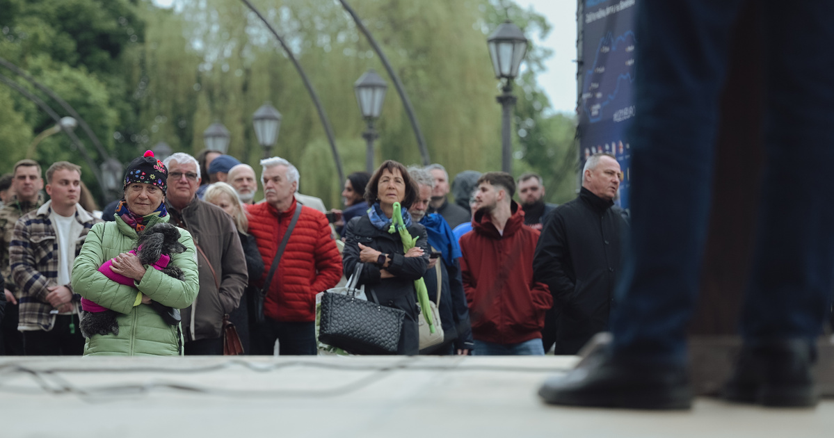 Robert Fico ellen tĂĽntettek Pozsonyban
