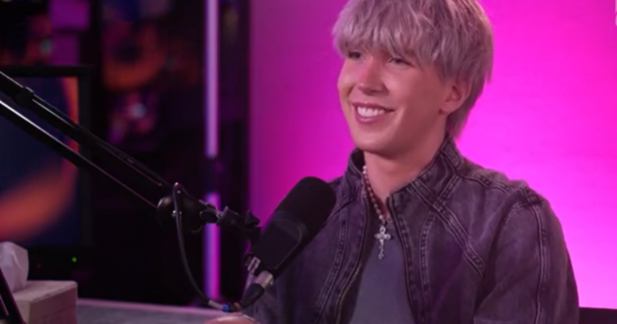 Ő WhisperTon ritkán látott édesanyja: ősz hajával elképesztően kifinomult