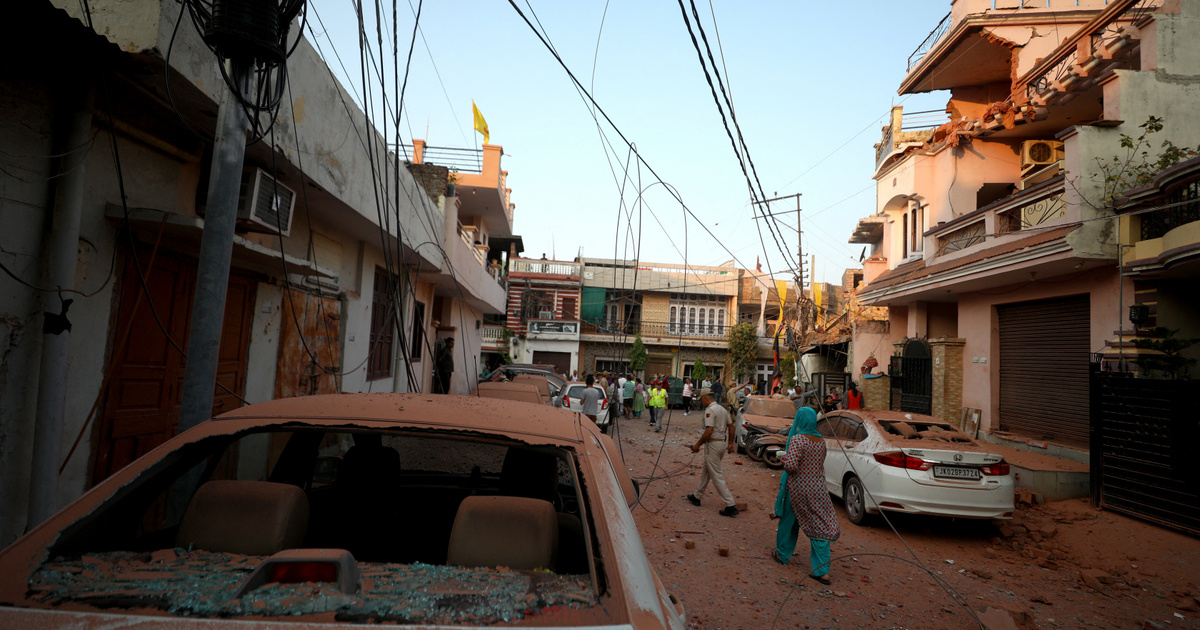 A légi támaszpontjait ért csapások után megtorló támadásokat indított Pakisztán India ellen