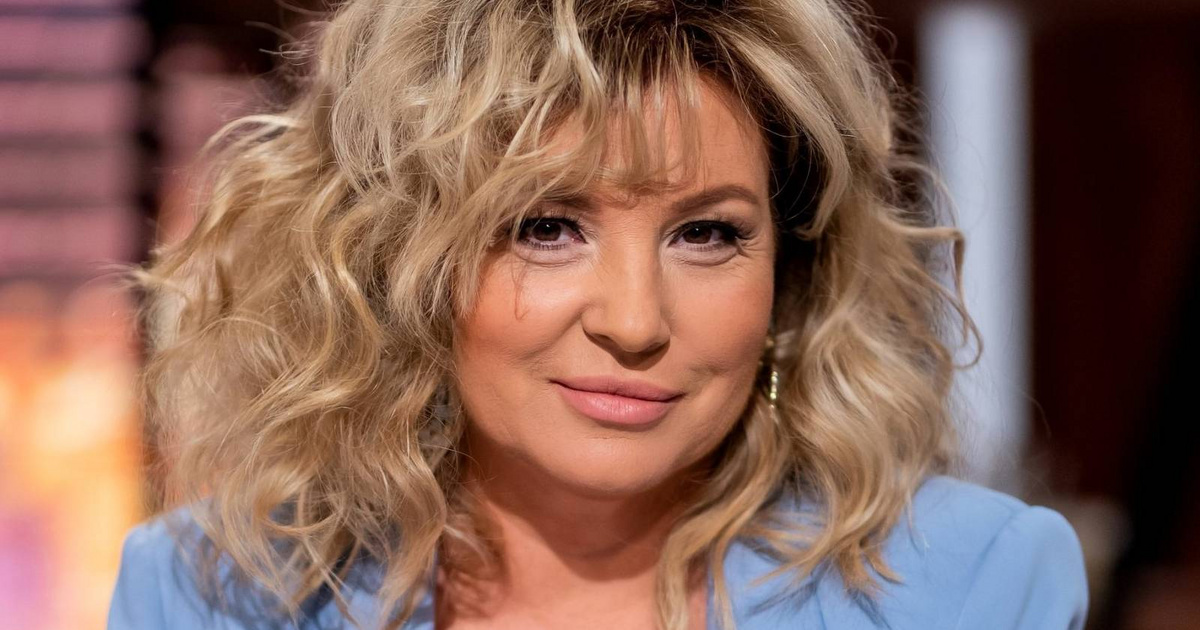 Liptai Claudia köldökig kivágott, feszülős estélyiben: ebben lesz ma A Nagy Duett döntőben