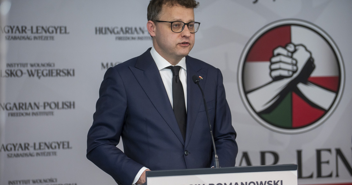 Szupermarketben fotózták le a Budapesten bujkáló lengyel politikust