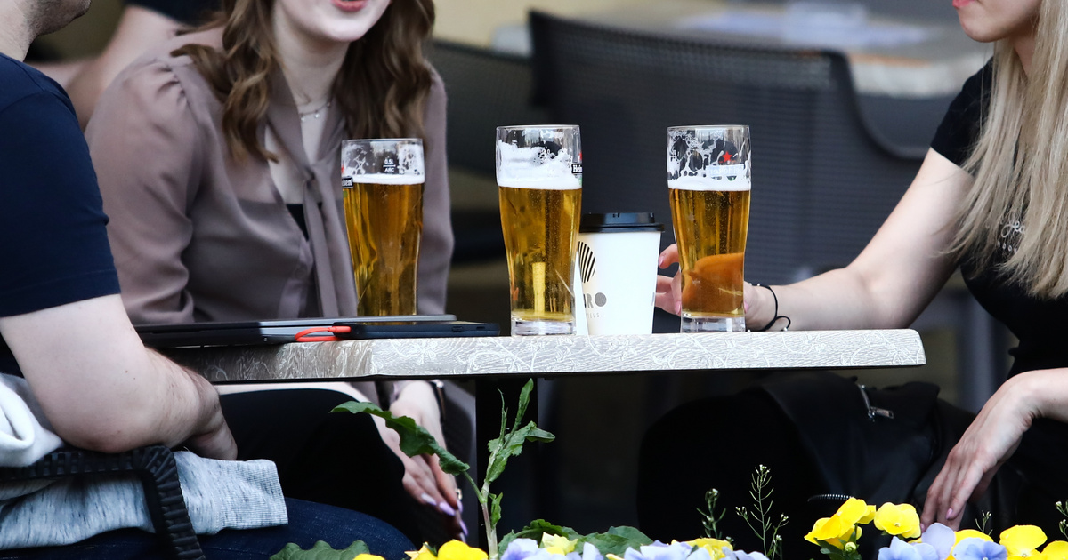 Megunták az alkohol tartalmú sört a lengyelek, jön a mentes termékek gyártása