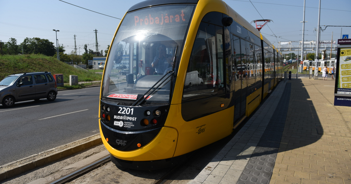 Népszava: pénzhiány miatt állhat le a CAF-villamosok beszerzése