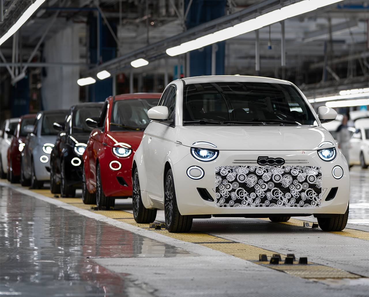 Hoppá! Újra lesz benzines Fiat 500 (és más meglepetés is van)