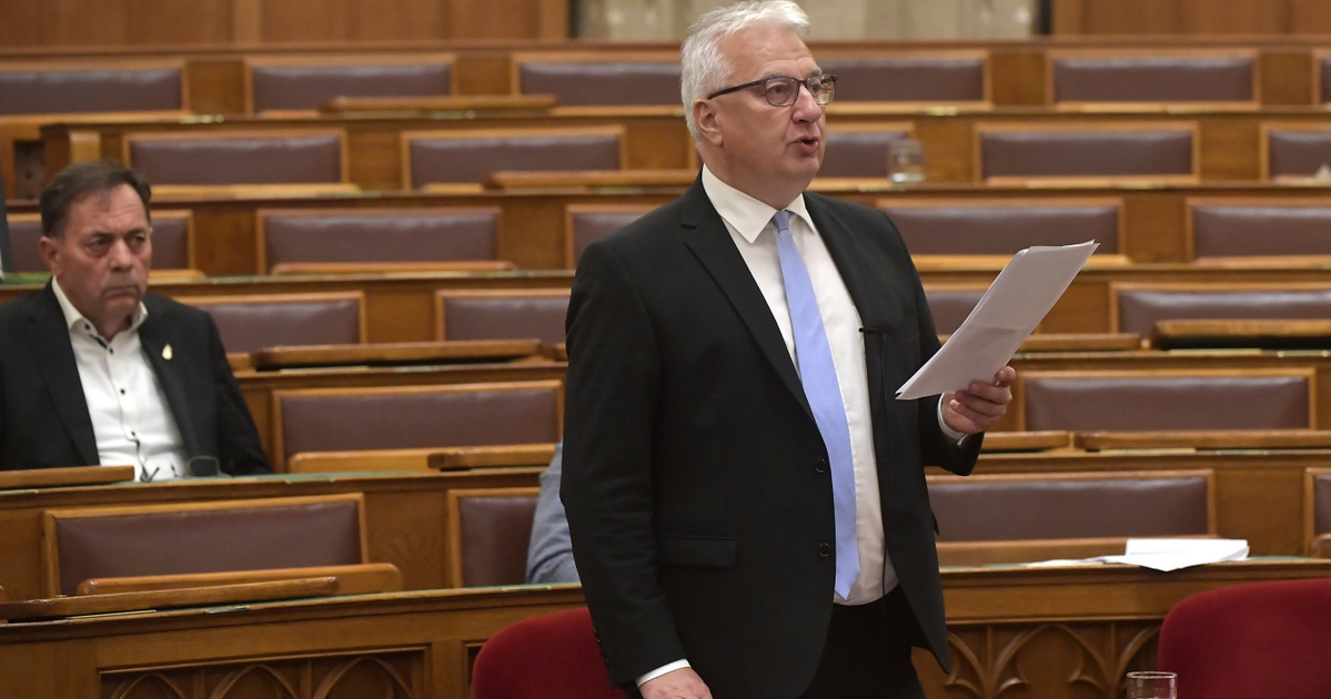 Benyújtották a törvényjavaslatot, amivel korlátozni lehet a településre költözéseket