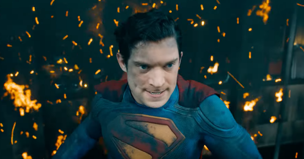 Superman lezárt egy háborút, majd interjúban magyarázkodott