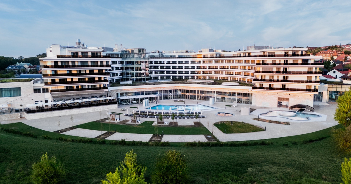 Ötcsillagos hotel nyílt Hévízen