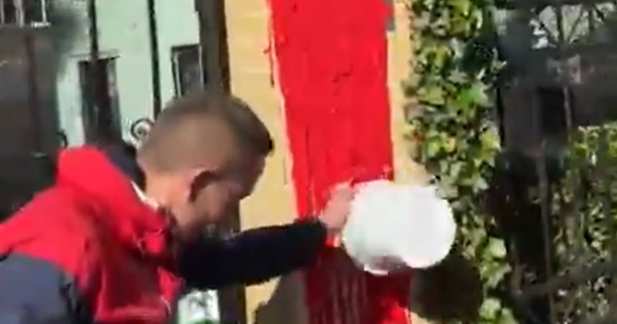 Eljárást indĂtott a rendĹ‘rsĂ©g a SzuverenitásvĂ©delmi Hivatal kerĂtĂ©sĂ©nek leöntĂ©se miatt