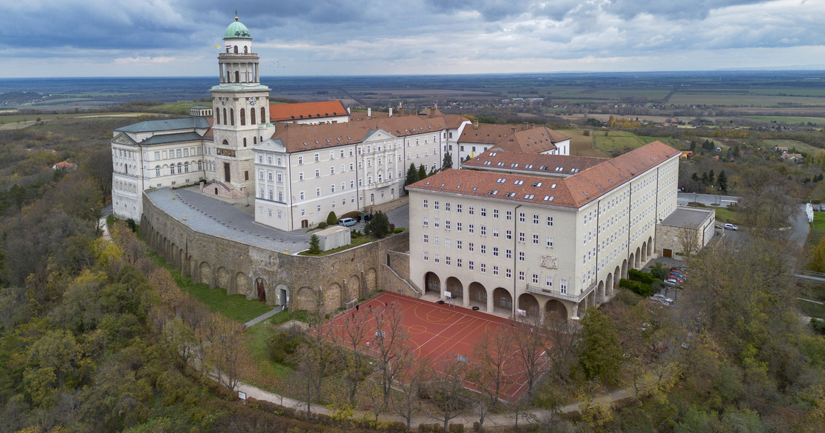 Ezen az éjszakán minden megváltozik a Pannonhalmi Főapátságban