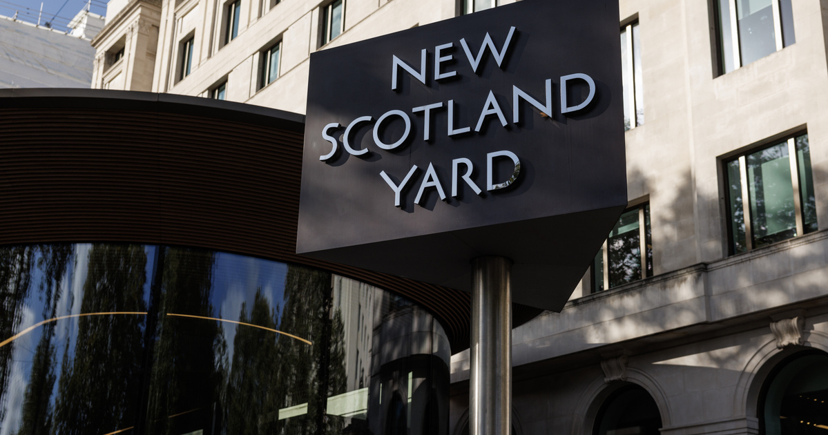 Vádat emeltek Nagy-Britanniában a három iráni férfi ellen, akik az iráni hírszerzést segítették