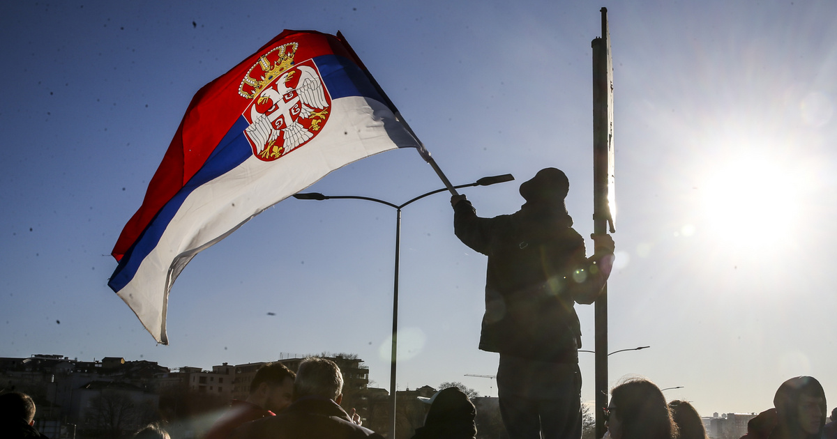 Megakadályozták a diákok az oktatási miniszter látogatását a budapesti szerb iskolában