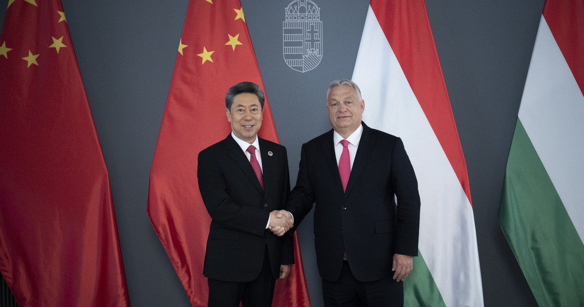 Orbán Viktor a KĂnai Kommunista Párt magas rangĂş tisztsĂ©gviselĹ‘jĂ©vel tárgyalt Budapesten