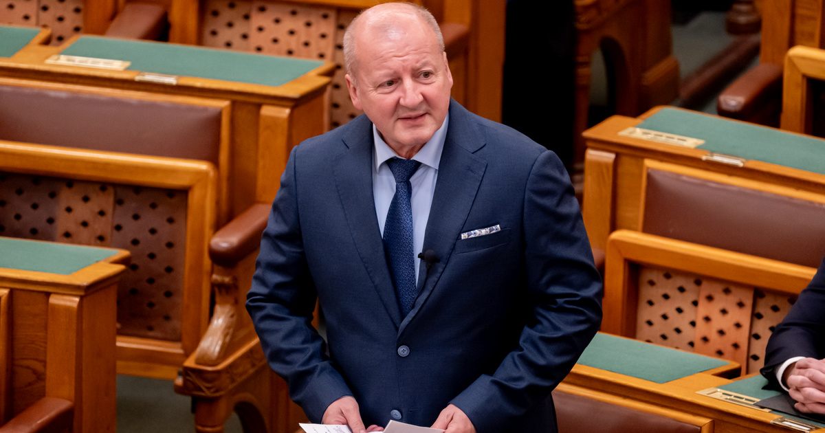 SimicskĂł törvĂ©nymĂłdosĂtást nyĂşjt be a hagyományos pĂ©nztárak megĹ‘rzĂ©séért