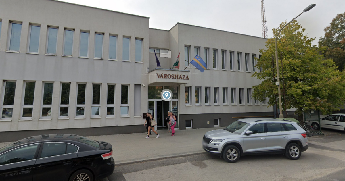 24.hu: Navracsics Tibor is tudhatta, milyen ügyek zajlanak a sümegi önkormányzatnál