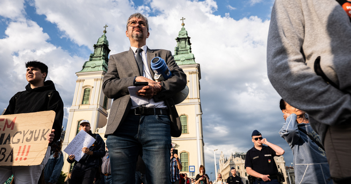 Hadházy Ákost feljelentette, egy embert előállított a rendőrség a keddi tüntetésen