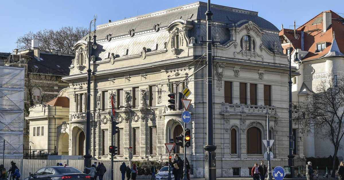 Bombariadó volt a budapesti Fidesz-székháznál