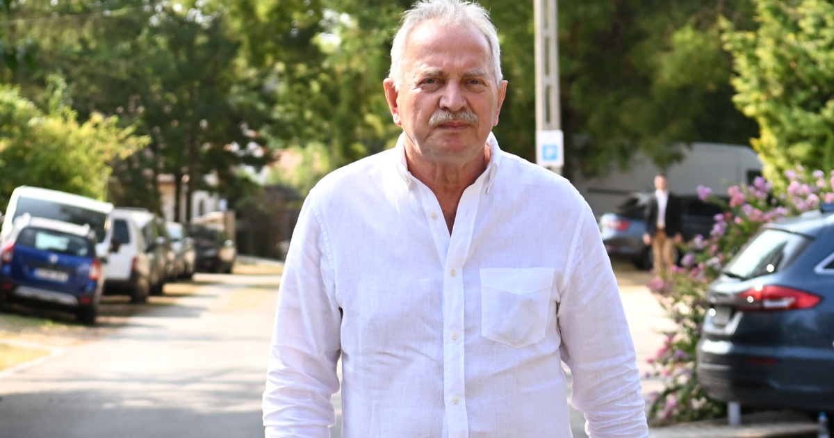Bencsik András szerint nem tetszett az írása az egyik politikusnak, ezért kellet távoznia a Sajtóklubból