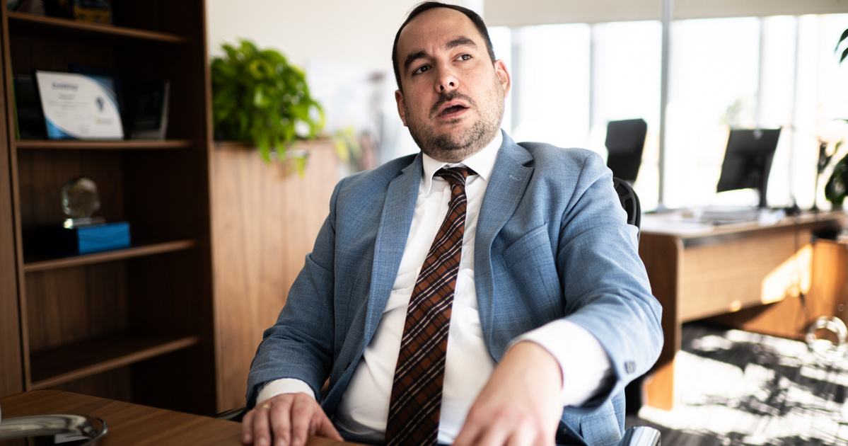 Hegyi Zsolt bejelentette: klímás buszokkal állnak készenlétben