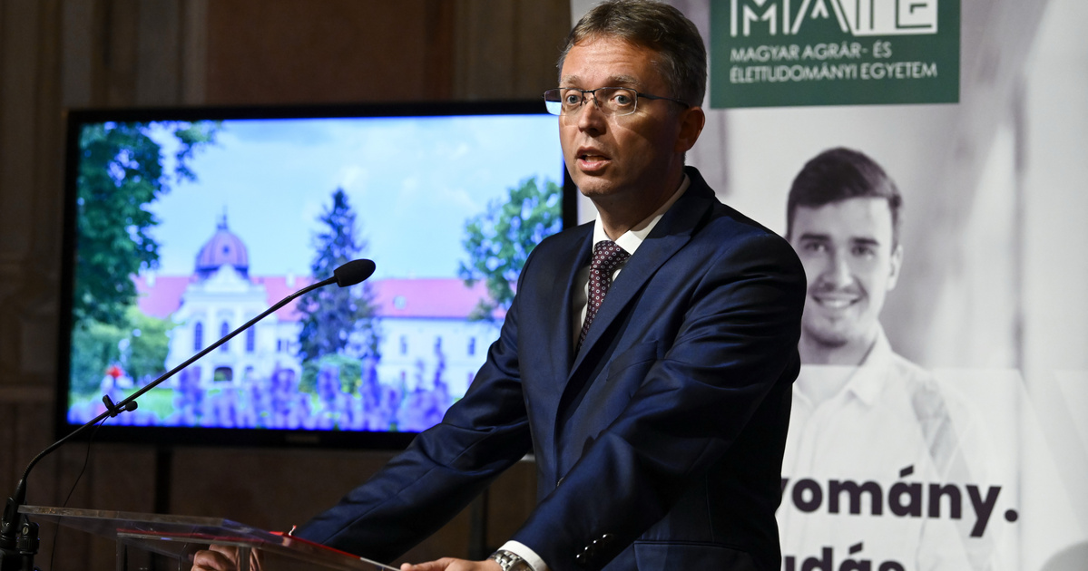 Új pozícióba kerül L. Simon László