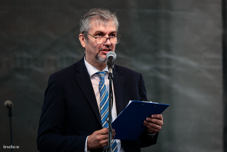 Hadházy Ákos: A pisztolyt nem sütötték el, de most is ott van az asztalon megtöltve