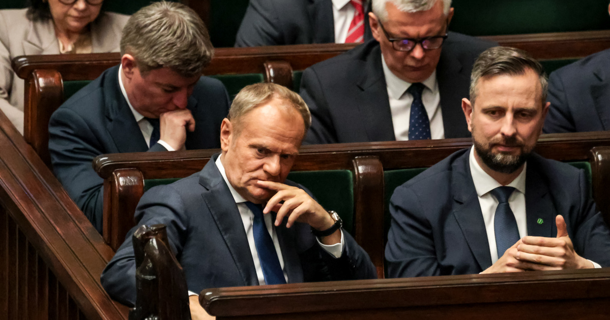 Maratoni vita után szavaztak Donald Tusk sorsáról