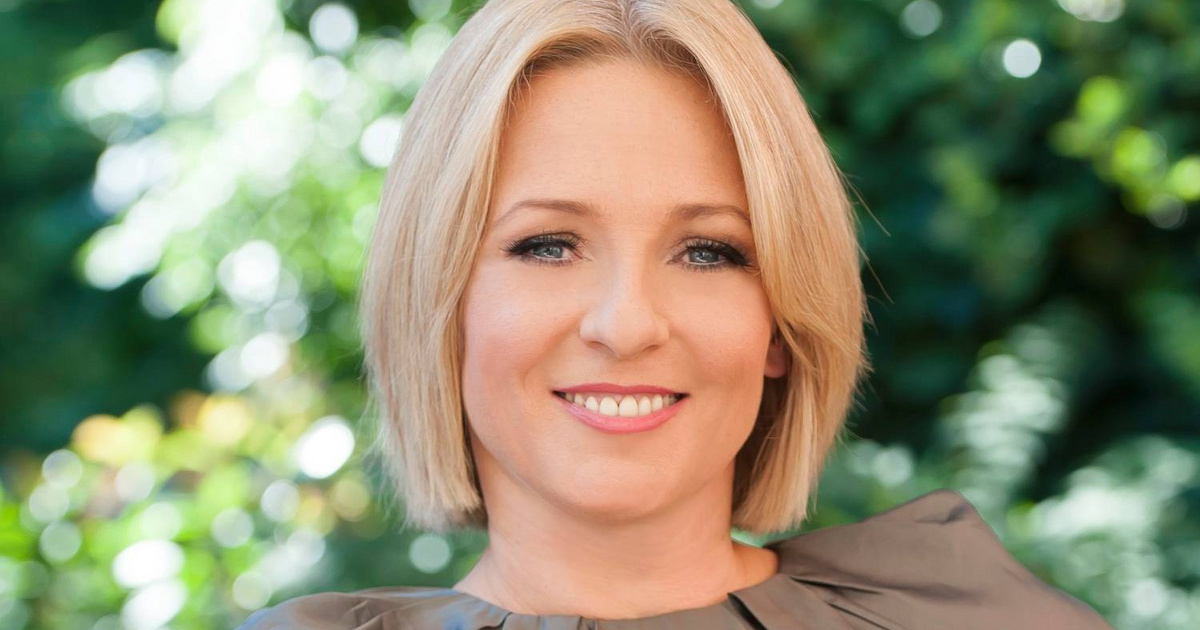 Marsi Anikó 50 évesen fürdőruhára vetkőzött: a szexi darabban címlapon pózol