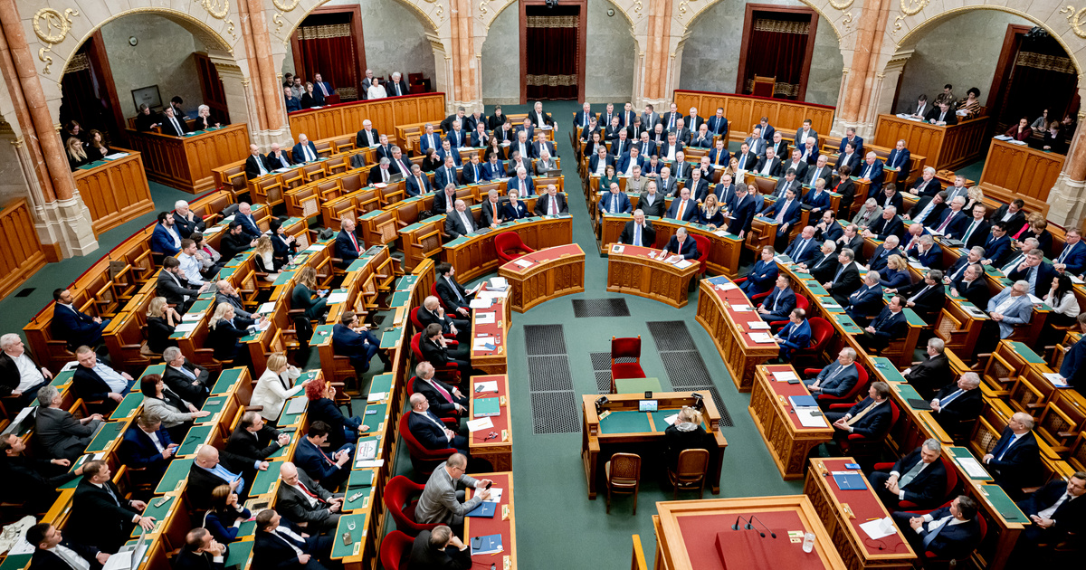 A Republikon friss mérése szerint a DK, a Mi Hazánk és a Kutyapárt is a parlamenti küszöb környékén áll