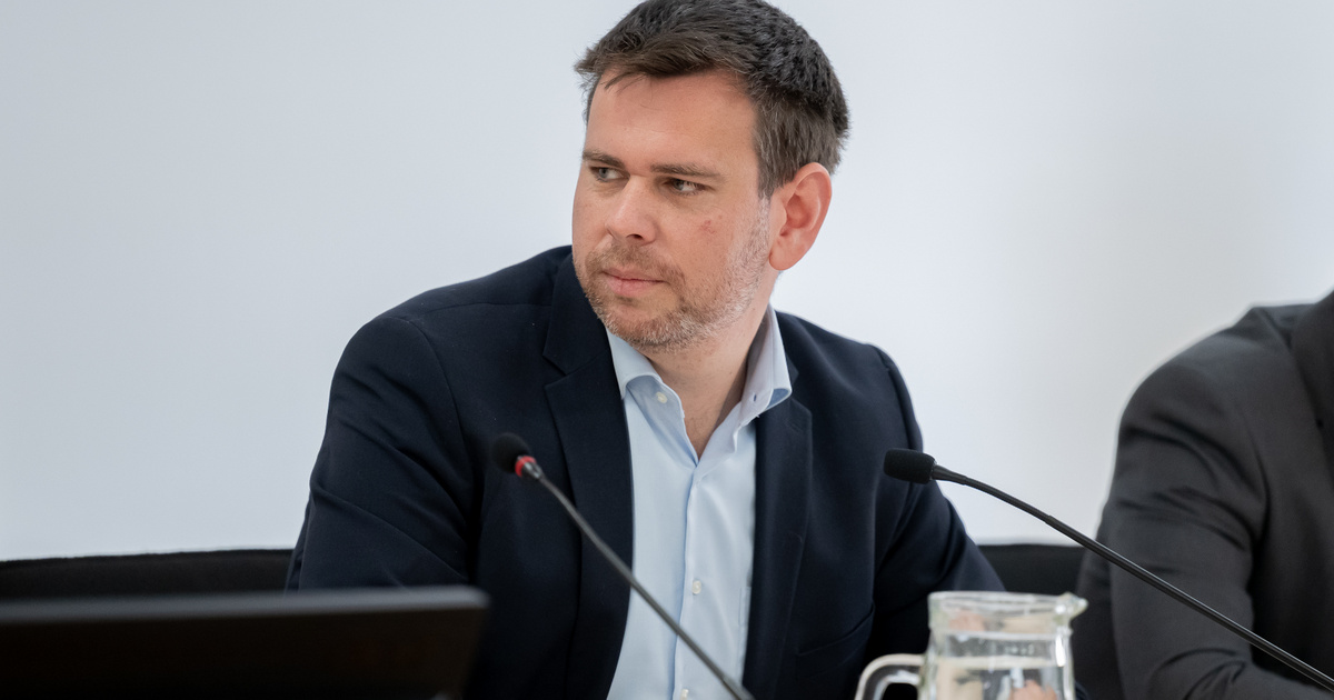 Vitézy Dávid szerint Lázár János 114 milliárd forint kárt okozott Magyarországnak, a minisztérium rémhírekről beszél