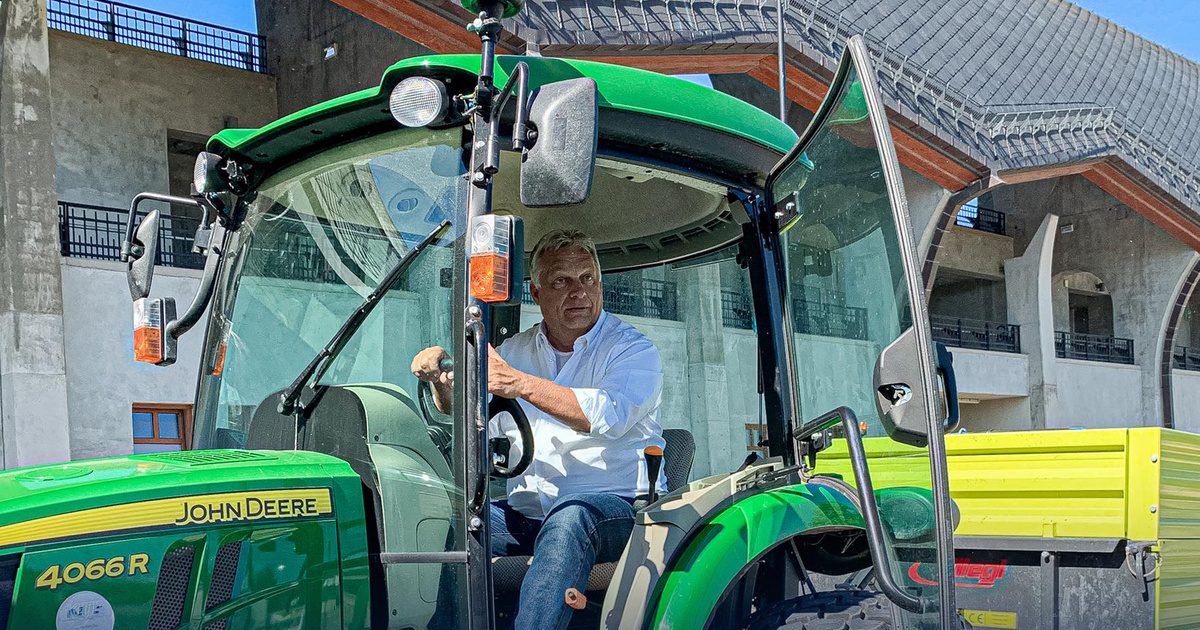 Gondolatkísérletekkel készül a Voks2025 zárására a traktorozó Orbán Viktor