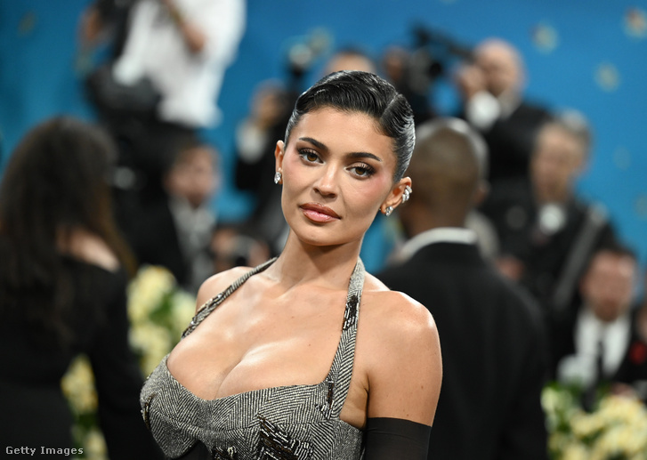 Budapesten lehet Kylie Jenner, innen indul Jeff Bezos esküvőjére