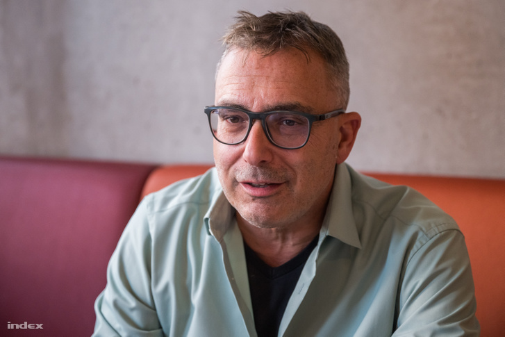 Sváby András: Minden férfitársamnak ajánlom, hogy 50 körül merjen bevállalni még egy gyereket