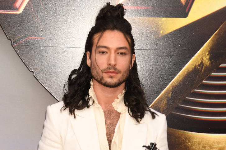 Ezra Miller nem hazudtolta meg magát ezúttal sem a vörös szőnyegen