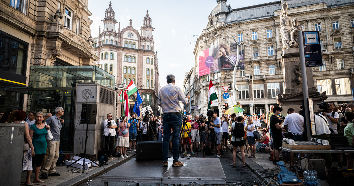 Tüntetnek Hadházy Ákosék: a képviselő szerint veszni látszik az ügyük, de kitartanak
