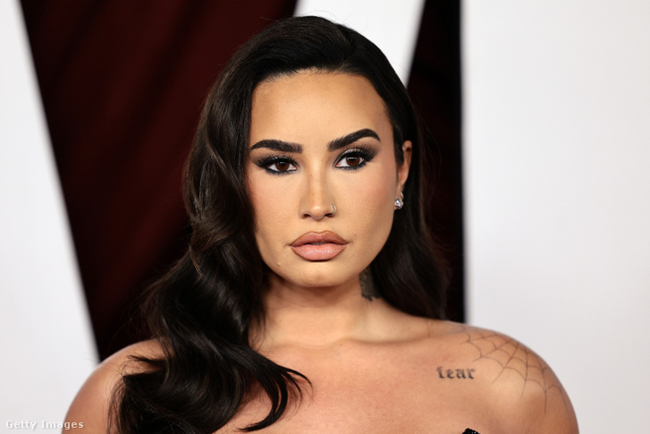 Demi Lovato véget vetett a terhességével kapcsolatos pletykáknak