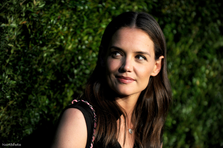 Nem csal a szemünk, ezen a képen Suri Cruise és nem édesanyja, Katie Holmes szerepel