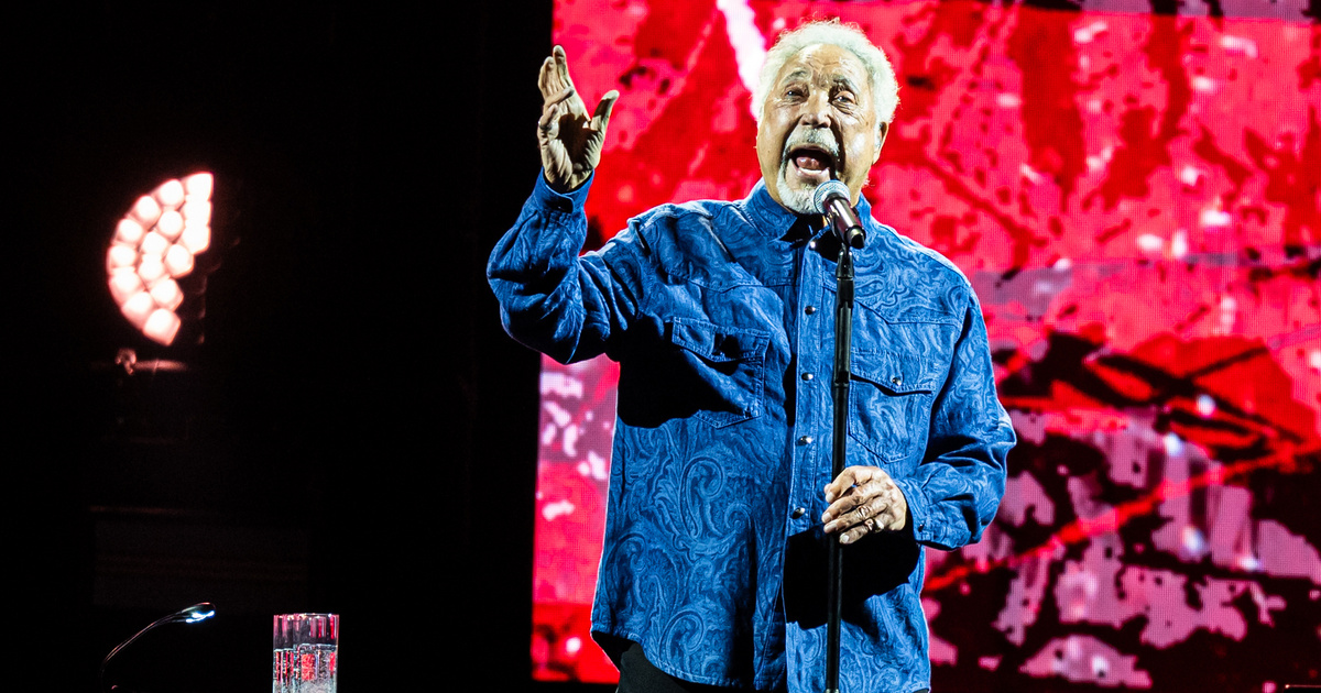 Sir Tom Jones megtáncoltatta az magyarokat, ujjongva ünnepelte a közönség