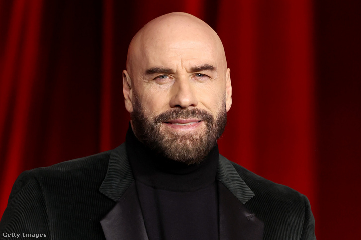 Sokkolta rajongóit új frizurájával John Travolta, ezt a fotót látva nehéz elhinni, hogy 71 éves
