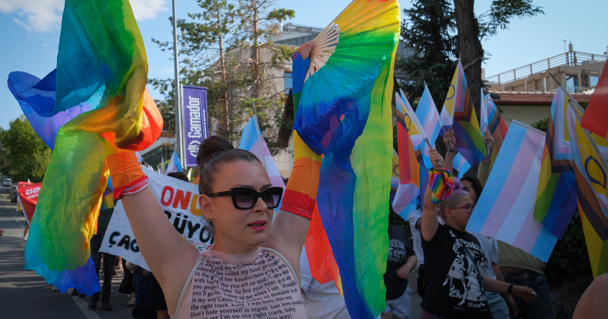 Több mint ötven embert vettek őrizetbe Isztambulban, akik a betiltott Pride-on próbáltak részt venni