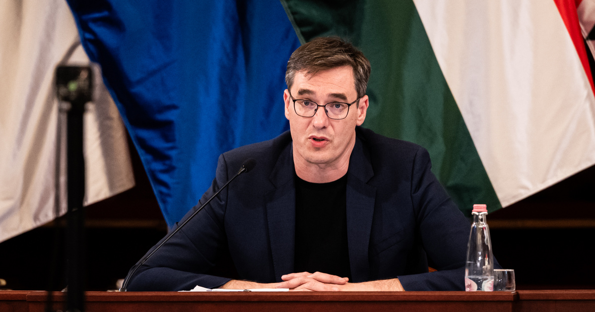 Nem engedi a rendőrség a Karácsony Gergely mellett demonstrálókat a Nemzeti Nyomozó Iroda épületéhez