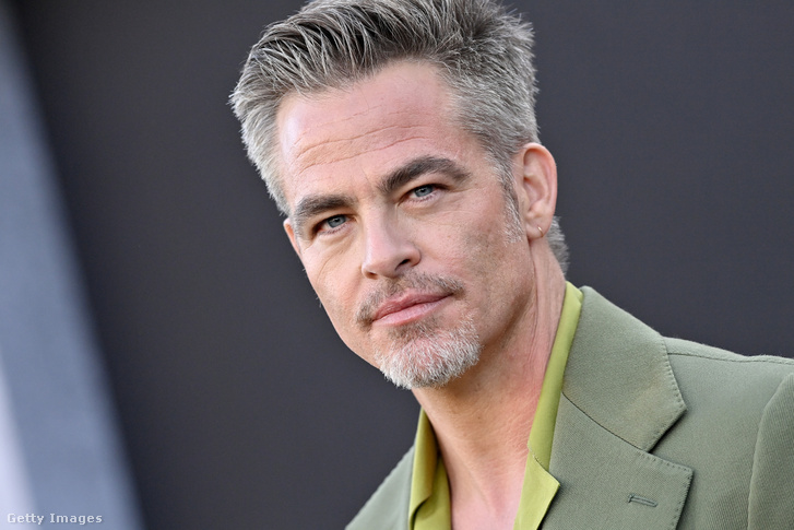 Chris Pine-t egy budapesti üzletben kapták lencsevégre, de alig lehet ráismerni