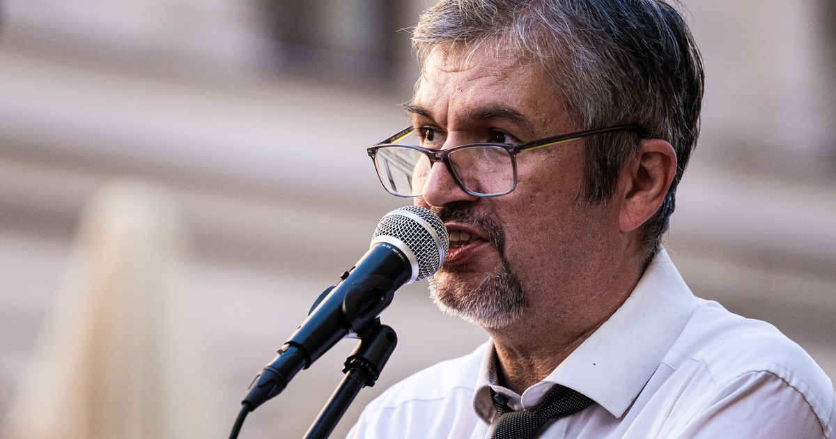 A parlamentből kitiltott Hadházy Ákost megbüntették, mert nem volt bent a parlamentben