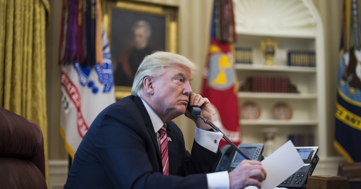 Donald Trump csaknem egy órán át beszélt Vlagyimir Putyinnal, de nem boldog az amerikai elnök